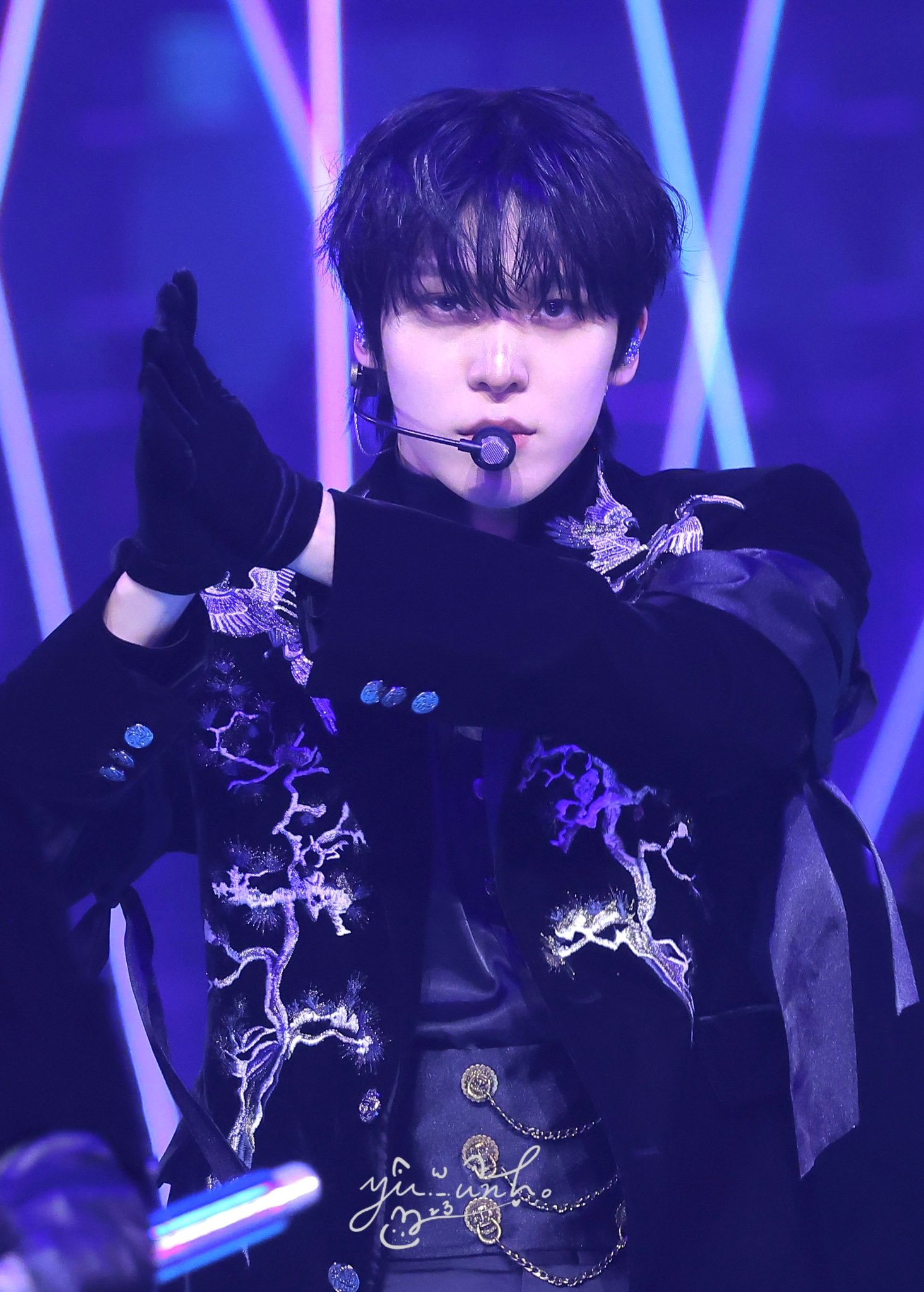 Behind-the-scenes cut of Yunho (ATEEZ)