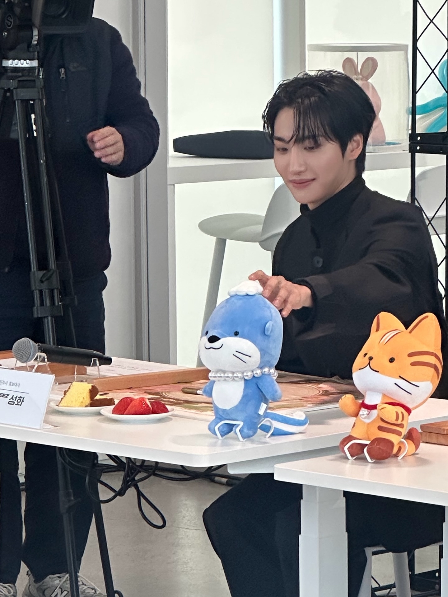 Behind-the-scenes cut of Seonghwa (ATEEZ)