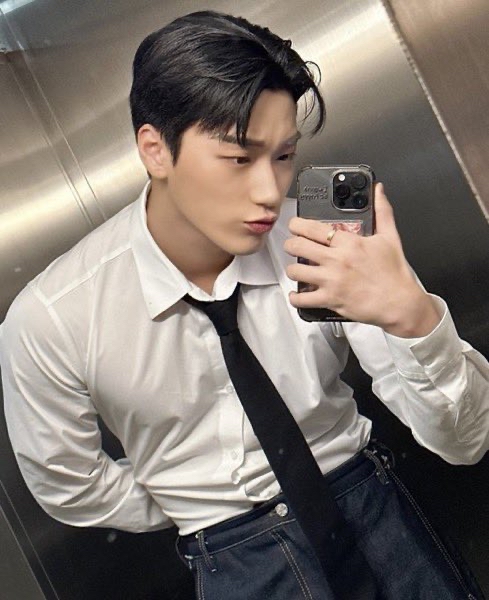 A moment captured by San (ATEEZ)'s fan