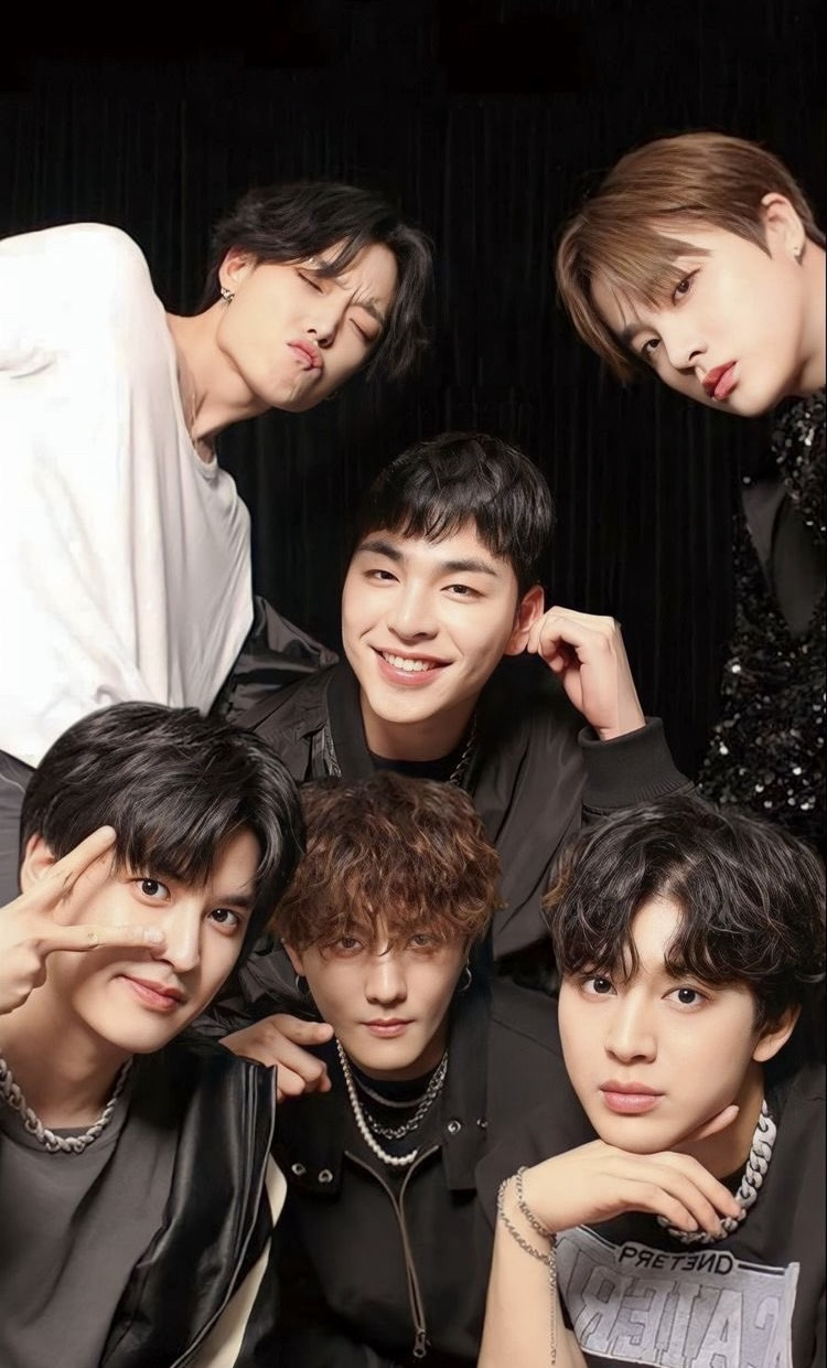 Latest photo of iKON