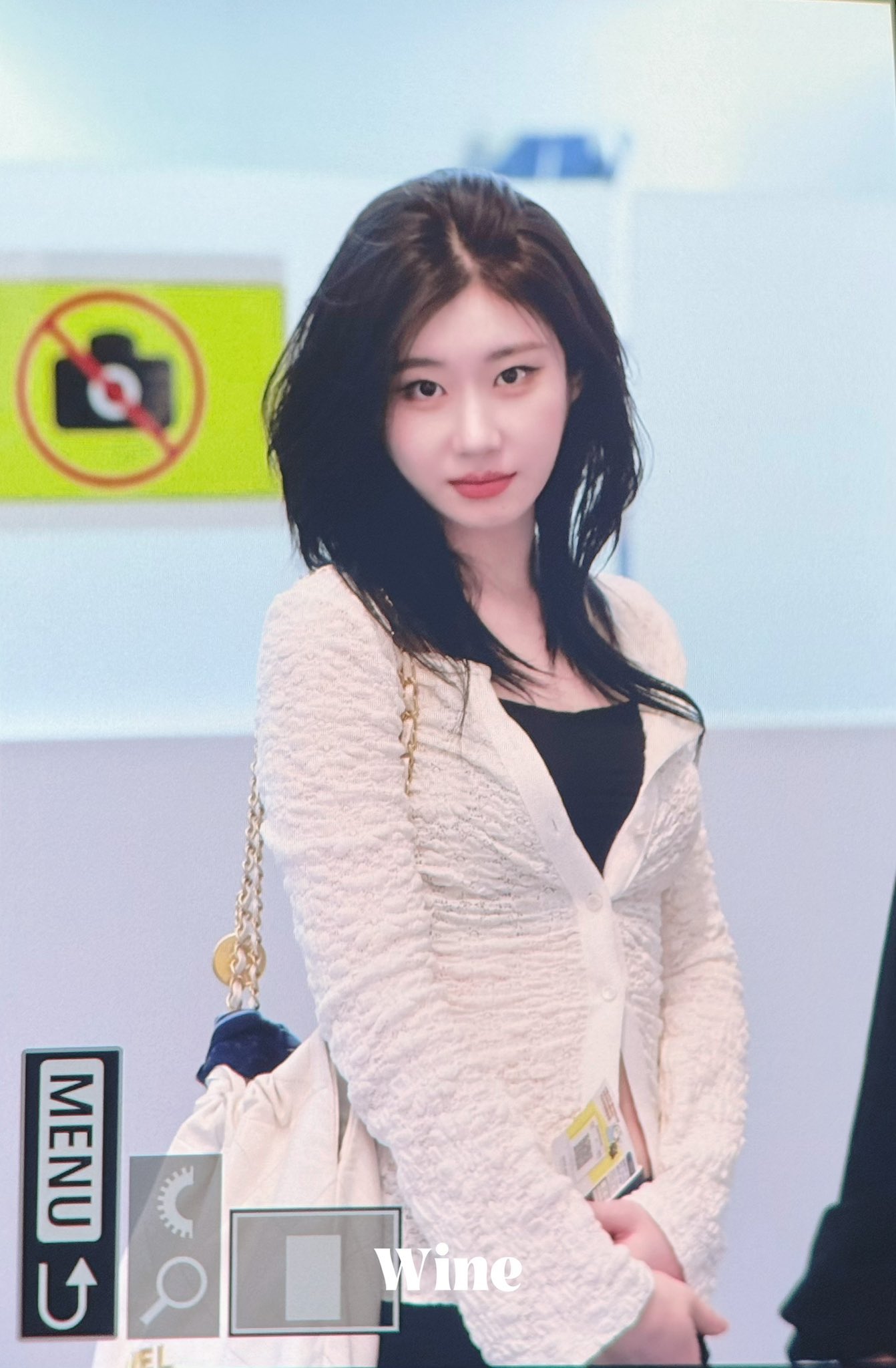 Behind-the-scenes cut of Chaeryeong (ITZY)