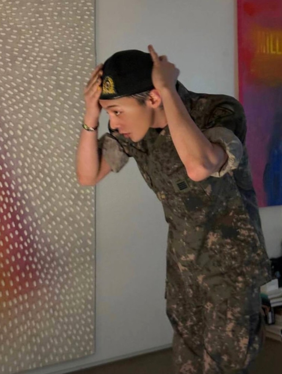 Recent activity shot of G-DRAGON (BIGBANG)