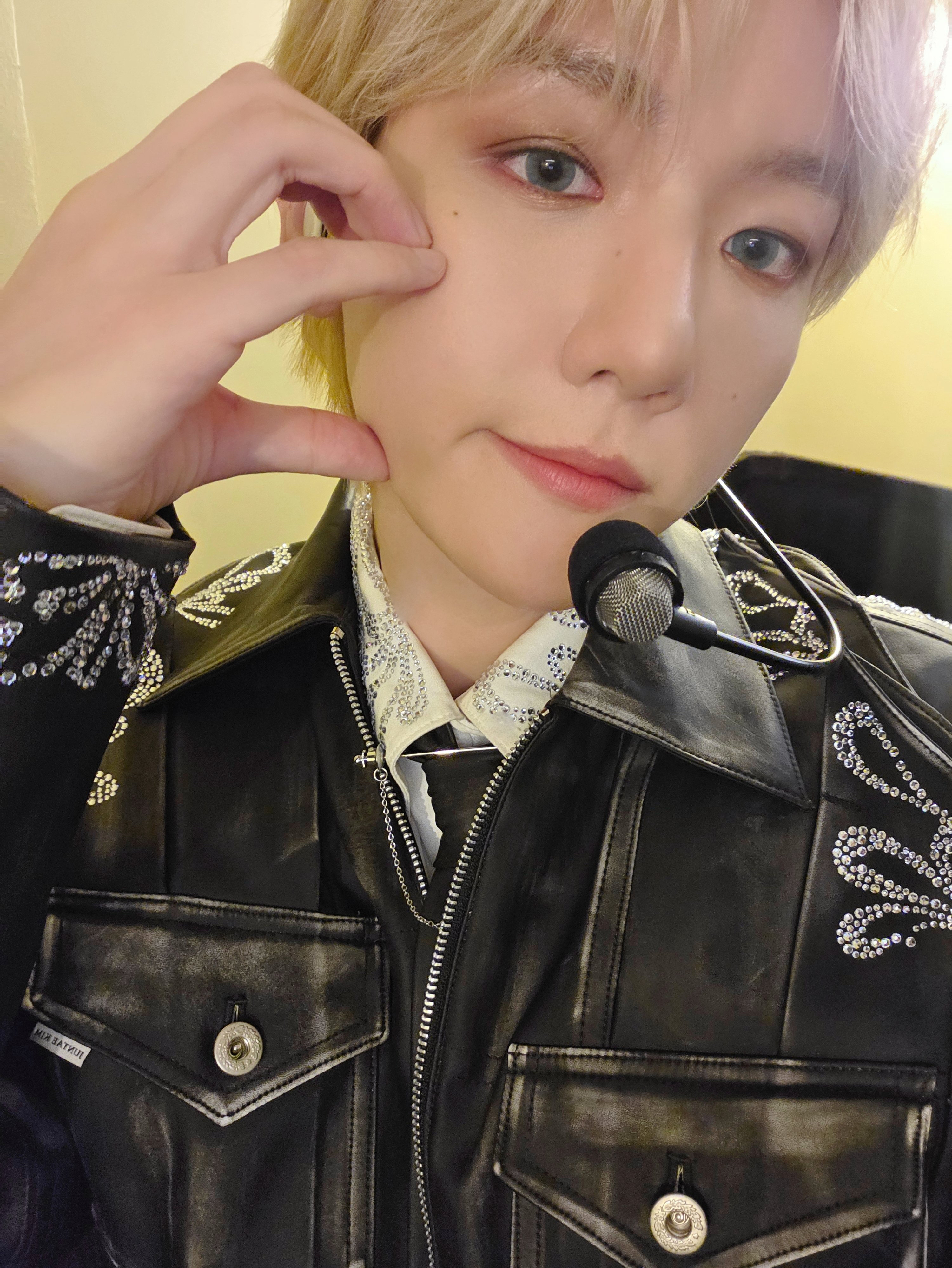 A moment captured by Baekhyun (EXO)'s fan