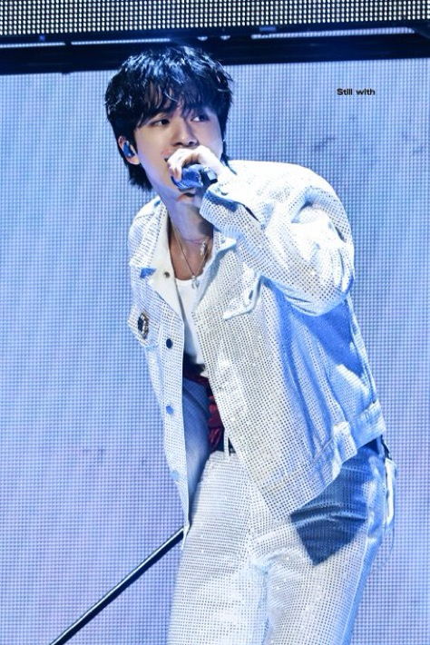 진 (방탄소년단)의 비하인드 컷