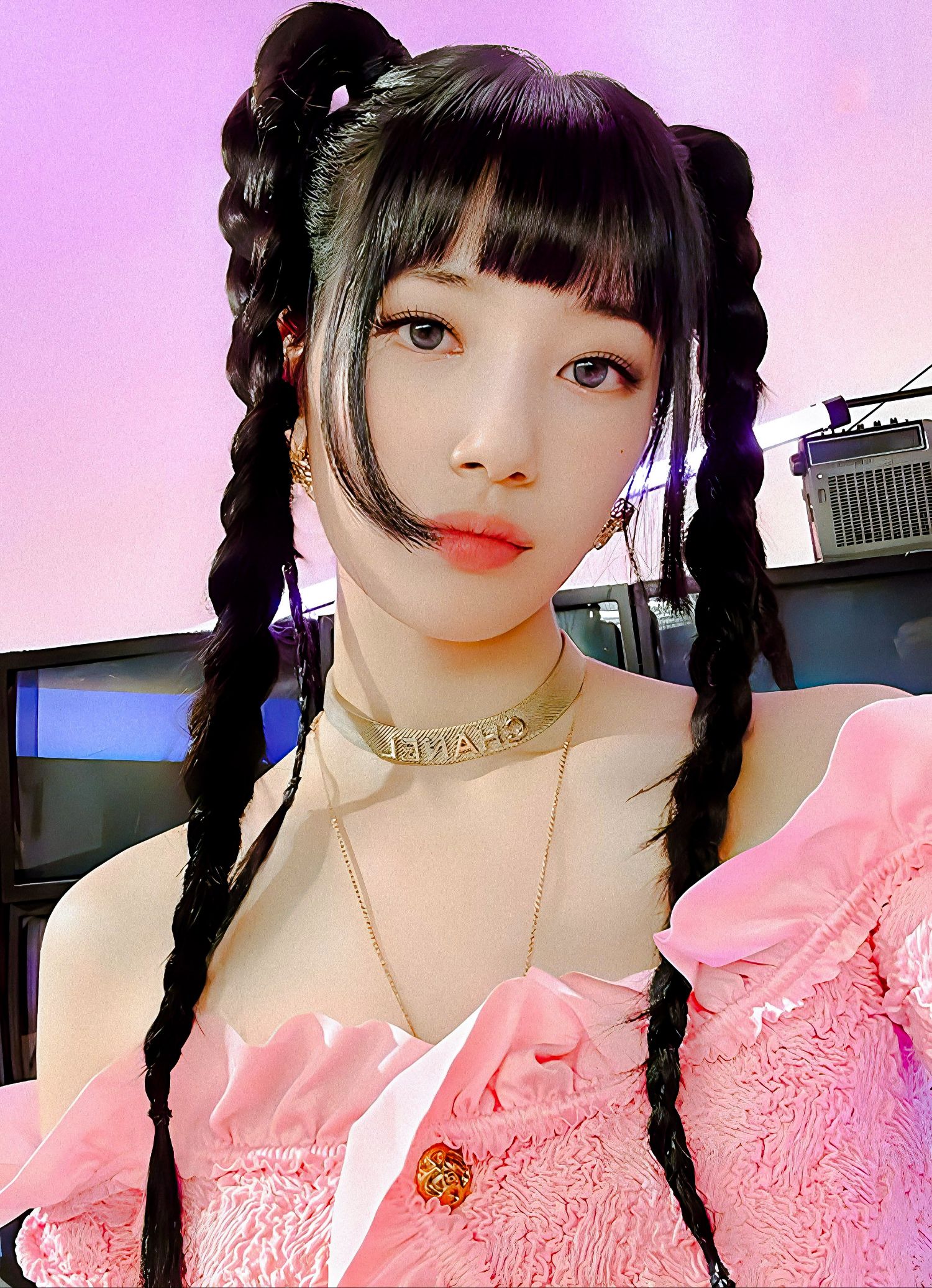 A moment captured by Suzy's fan