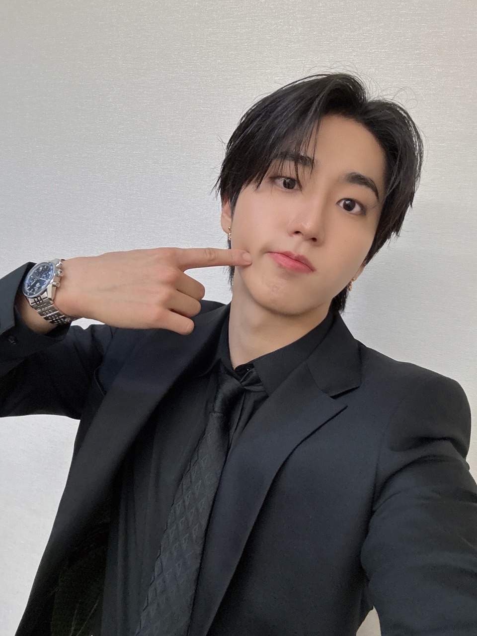 Behind-the-scenes cut of HAN (Stray Kids)