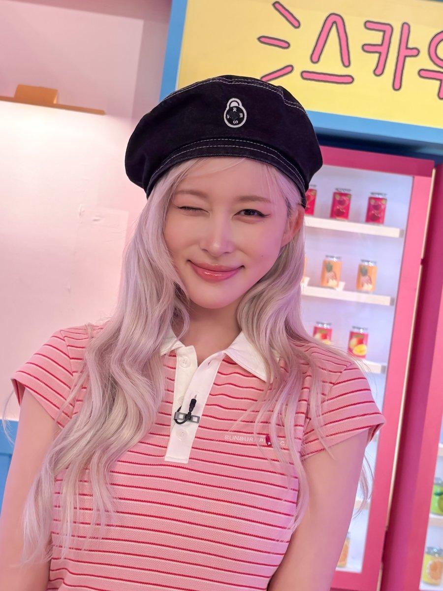 Behind-the-scenes cut of WJSN