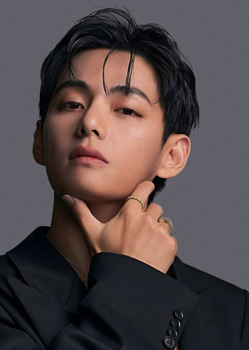 Behind-the-scenes cut of V (BTS)