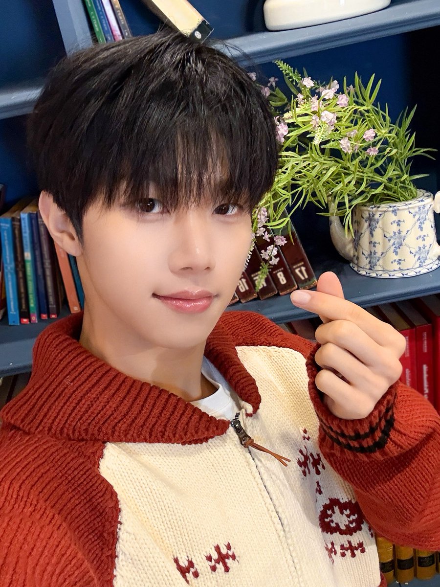 A moment captured by Xikers's fan