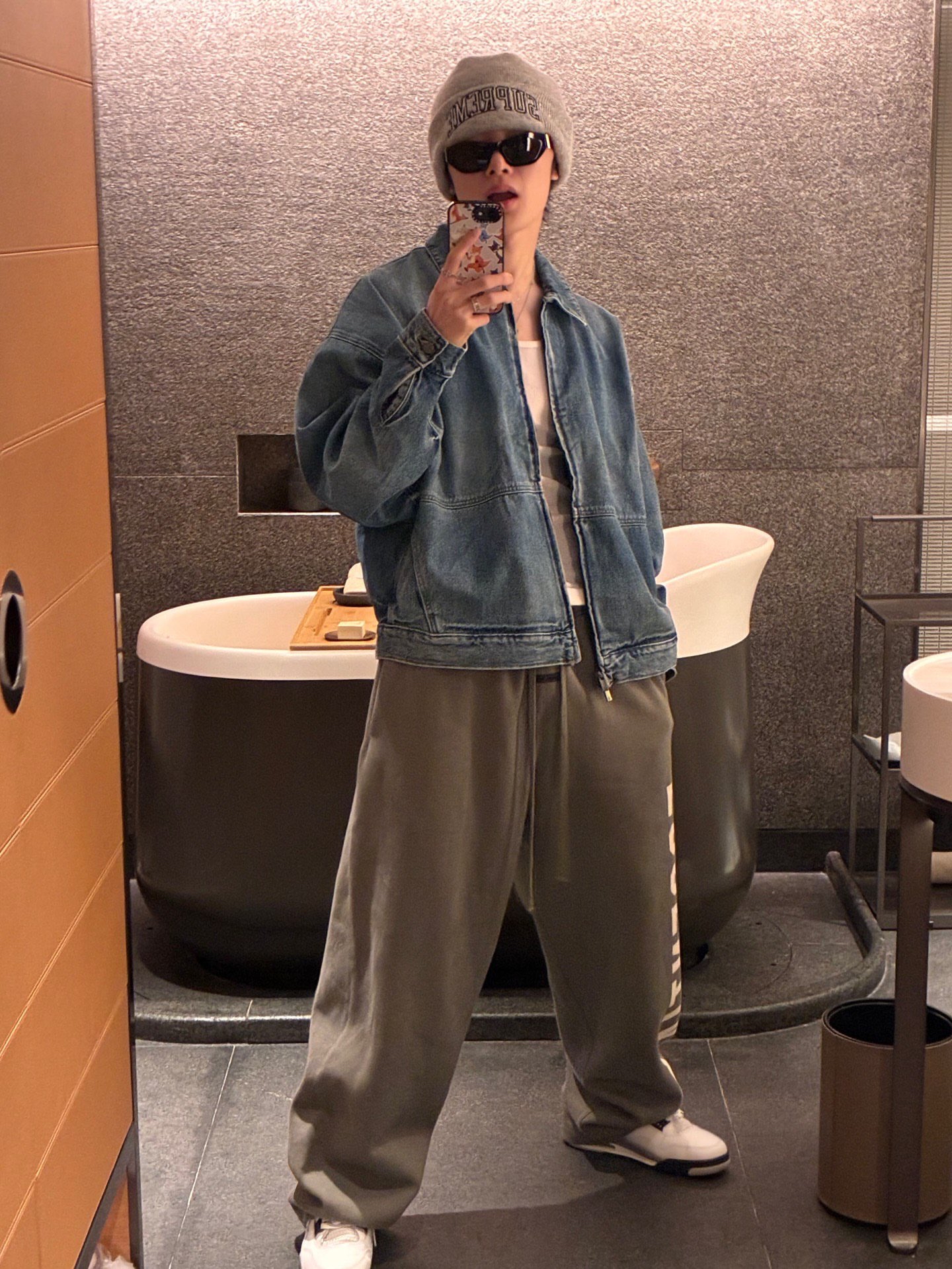 Behind-the-scenes cut of I.N (Stray Kids)