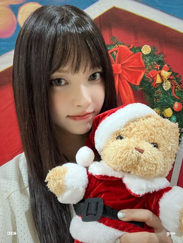 Latest photo of ILLIT