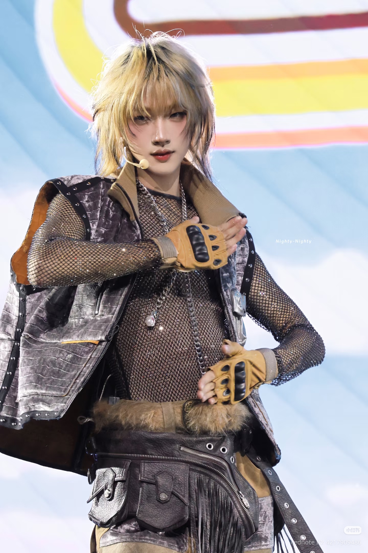 A moment captured by Hu Yetao (NexT1DE)'s fan