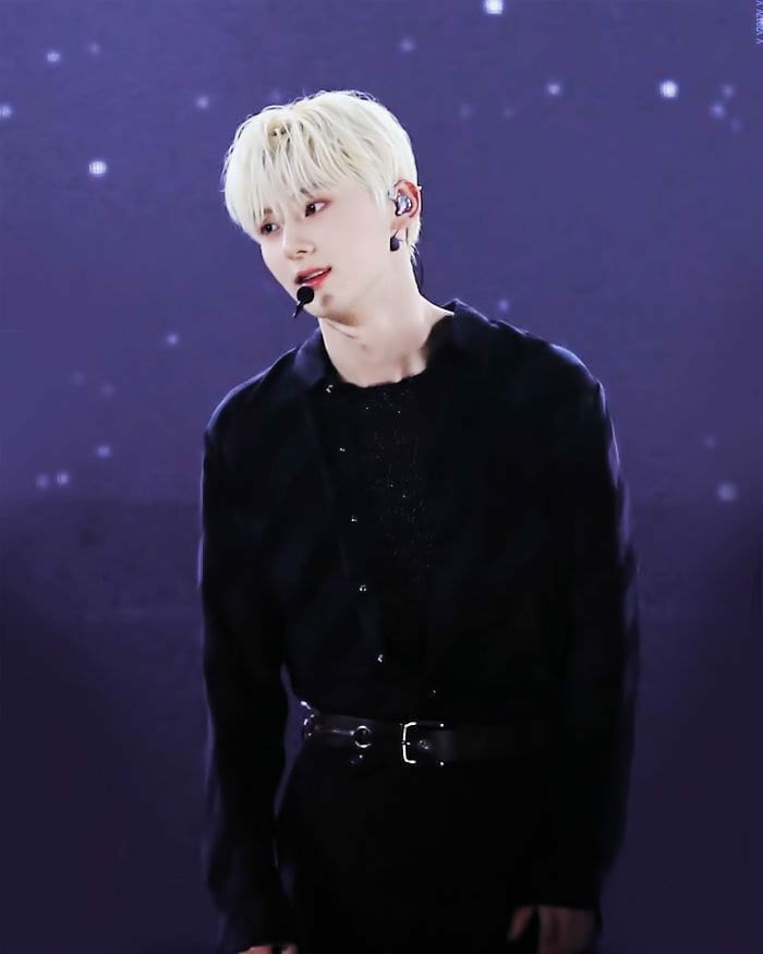 A moment captured by Hwang Minhyun's fan