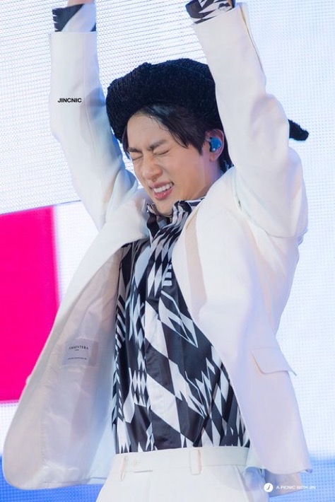 ジン (BTS)の最新写真