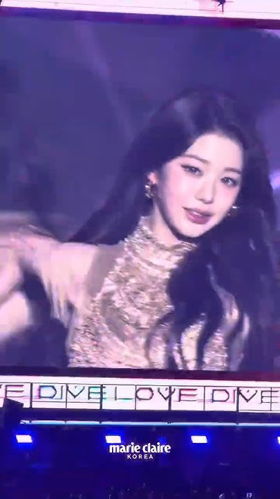 A moment captured by IVE's fan