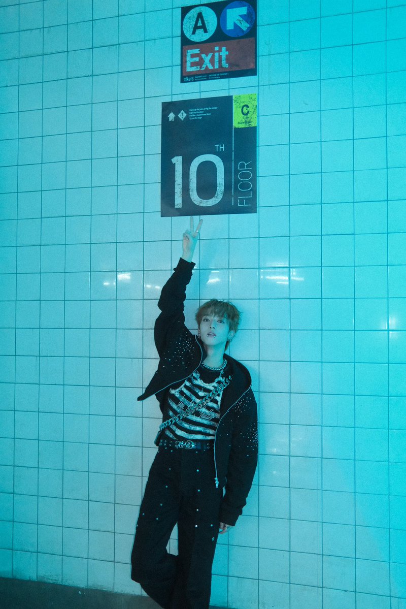 Behind-the-scenes cut of Xikers