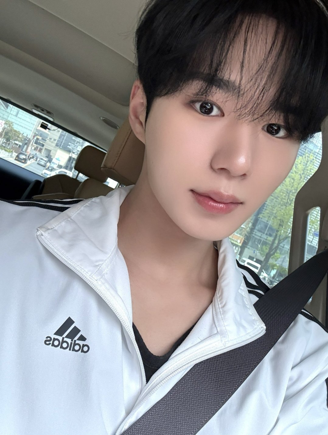 Behind-the-scenes cut of Kim Junseo (ALPHA DRIVE ONE)