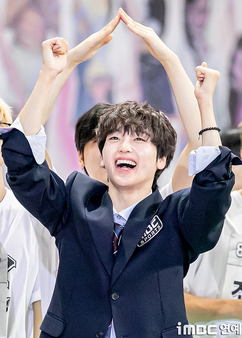 Behind-the-scenes cut of Hyeongjun (CRAVITY)