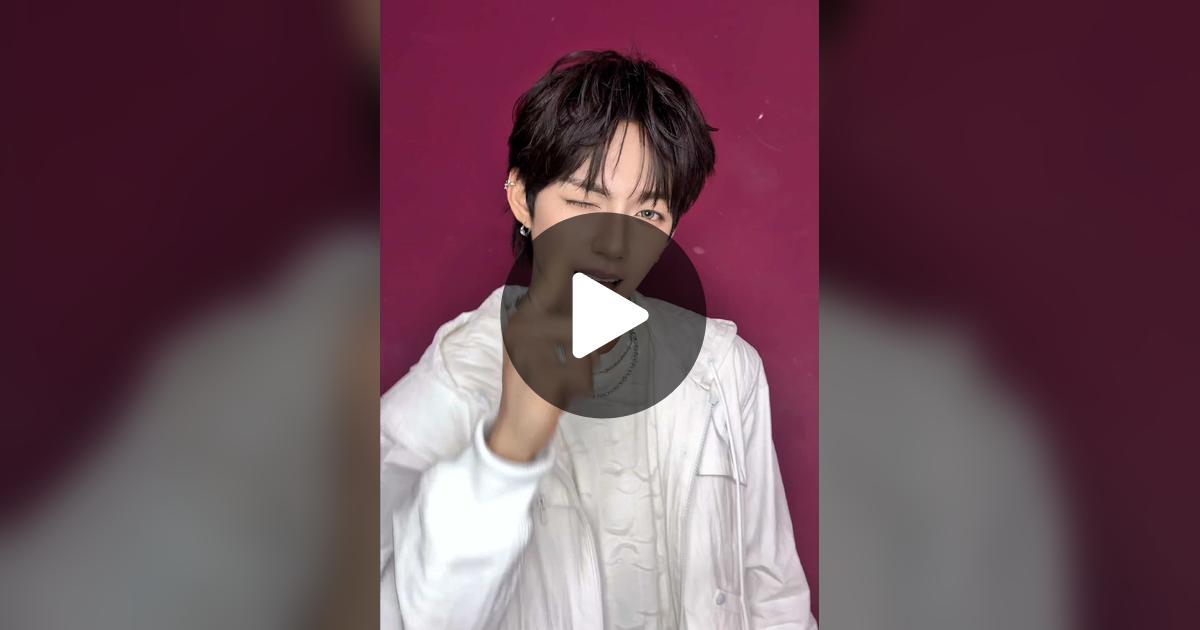 A moment captured by JL (AHOF)'s fan