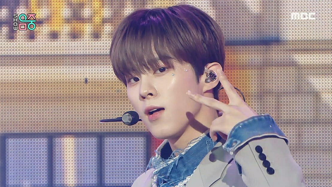 Behind-the-scenes cut of Kim Wooseok