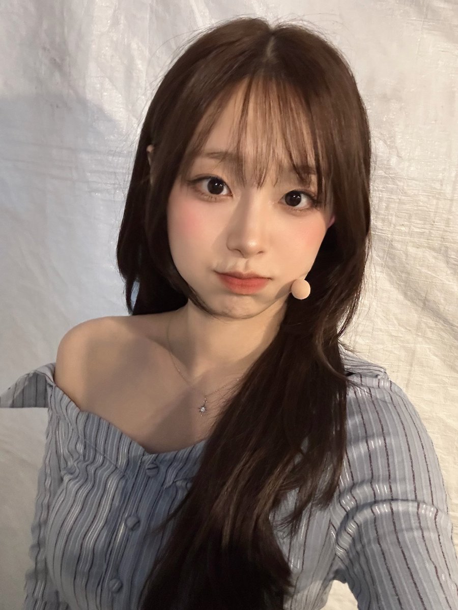 Behind-the-scenes cut of Chuu