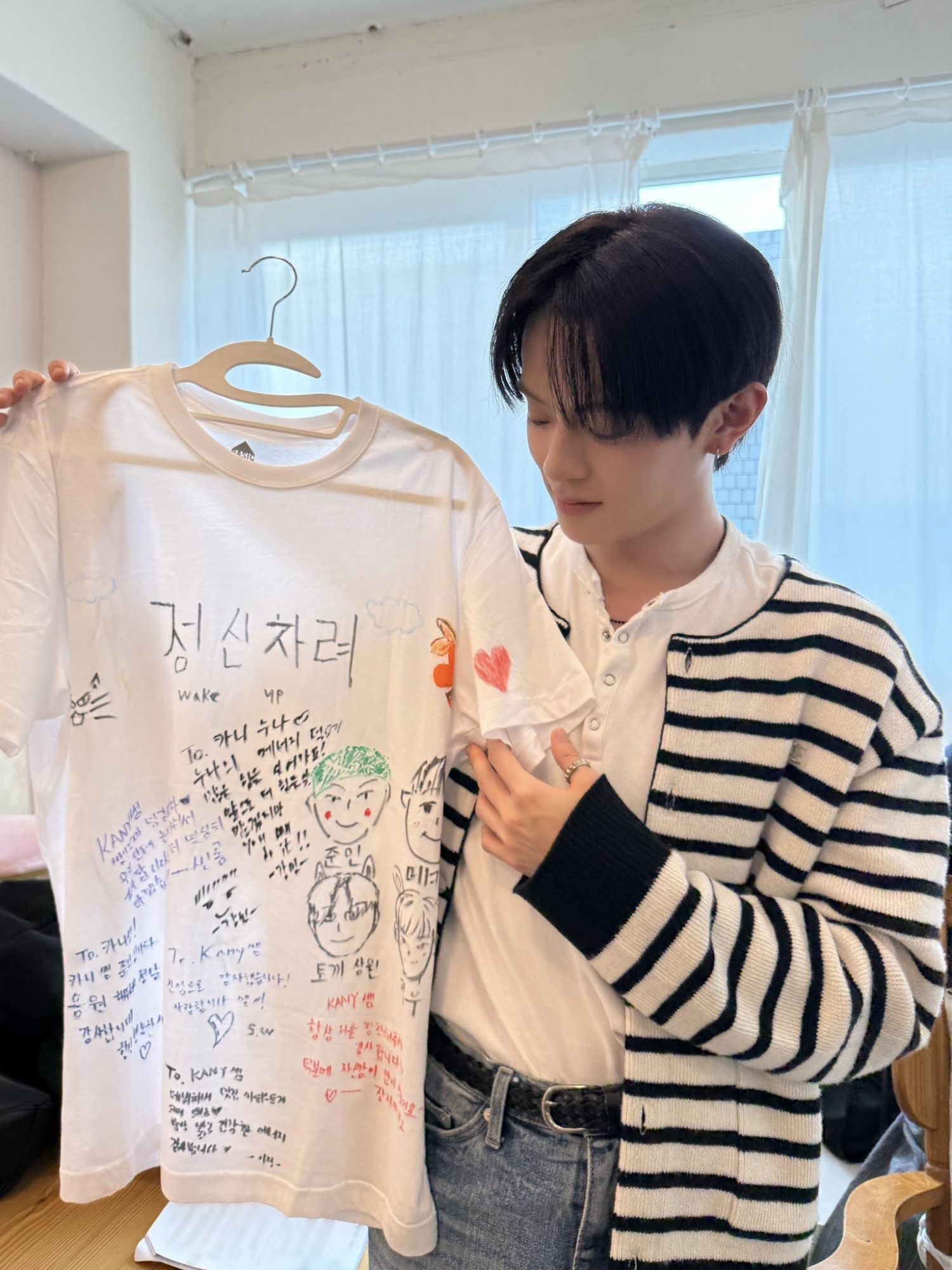 Recent activity shot of Kangmin (VERIVERY)