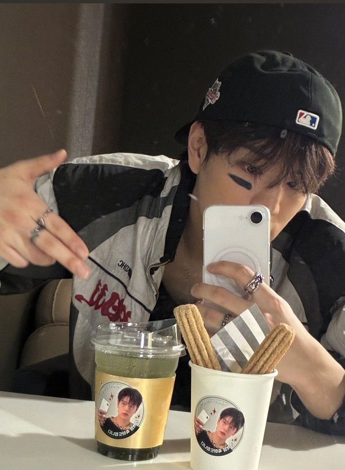 Foto terbaru Seungmin (Stray Kids)