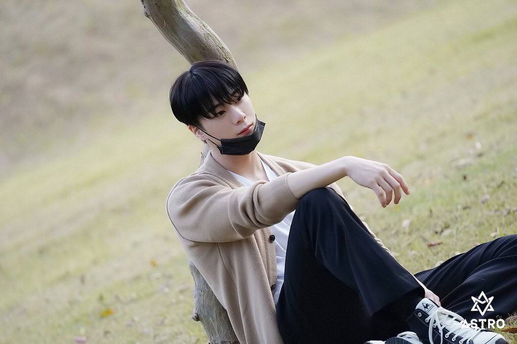 Behind-the-scenes cut of Moonbin (ASTRO)