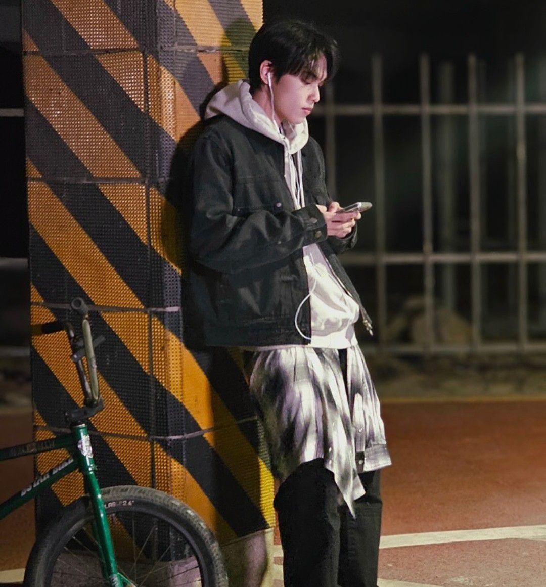 Behind-the-scenes cut of Amaru (KickFlip)