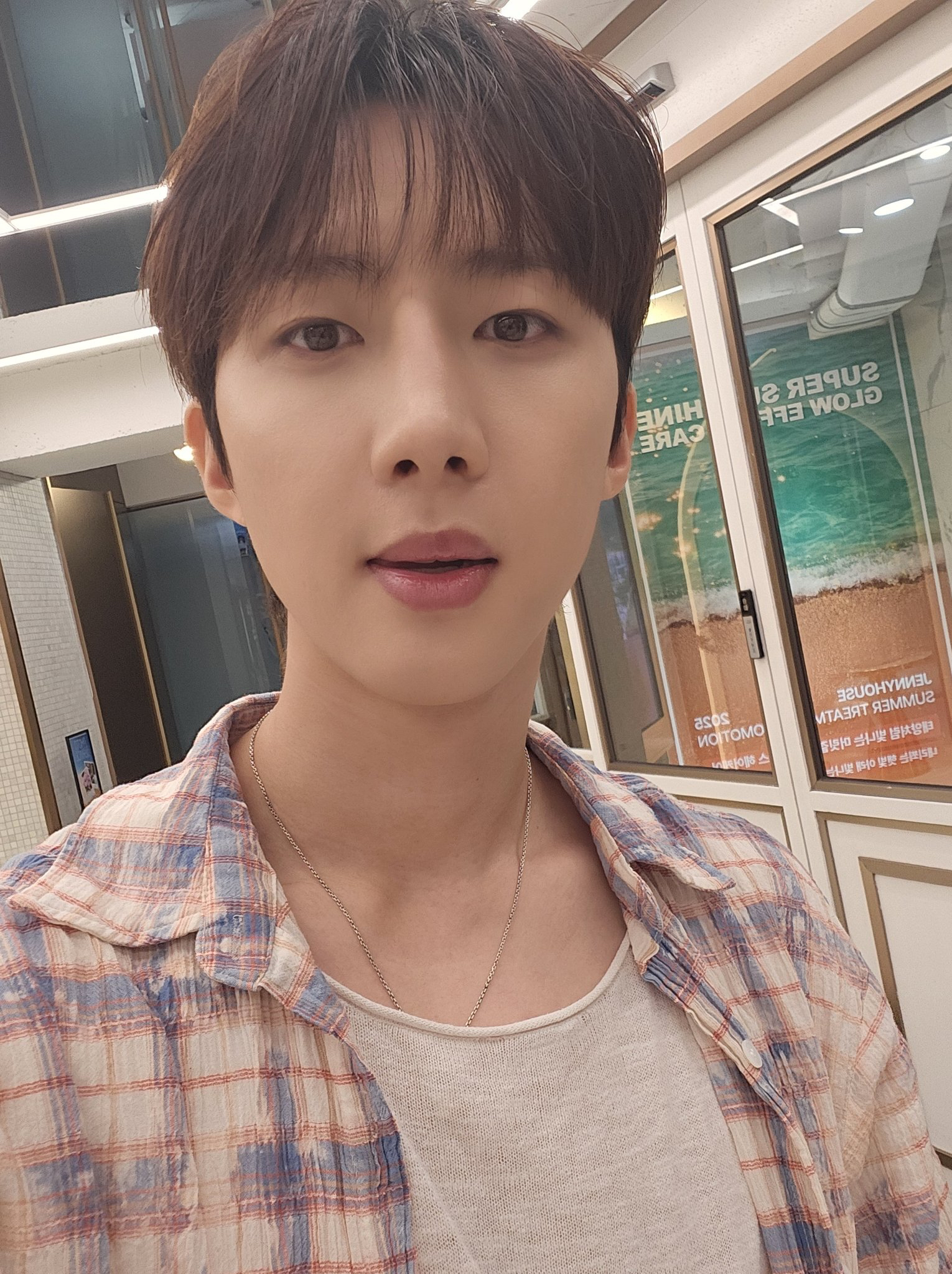 Behind-the-scenes cut of Hui (PENTAGON)