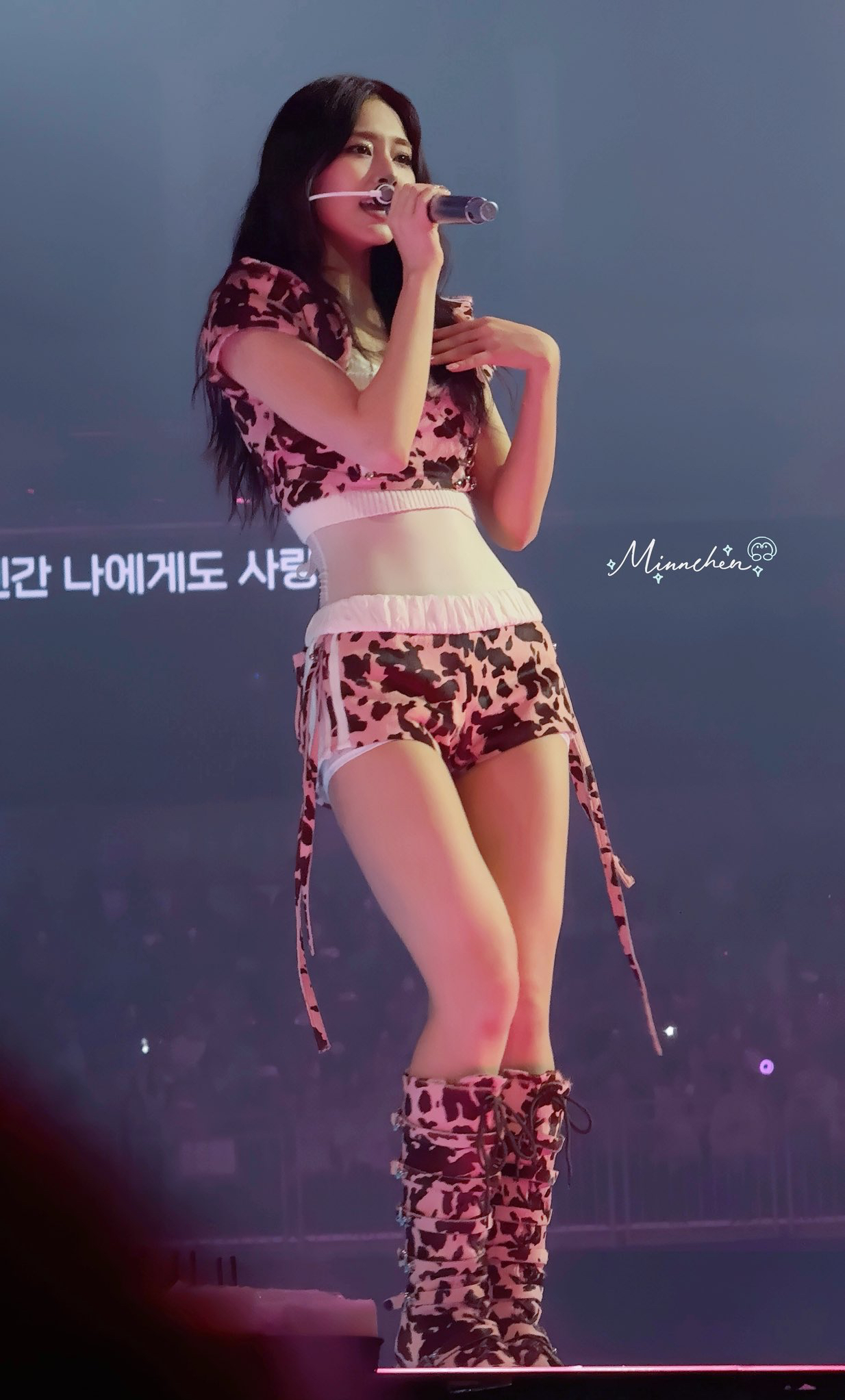 Today's most popular wallpaper in the Tzuyu (TWICE) community