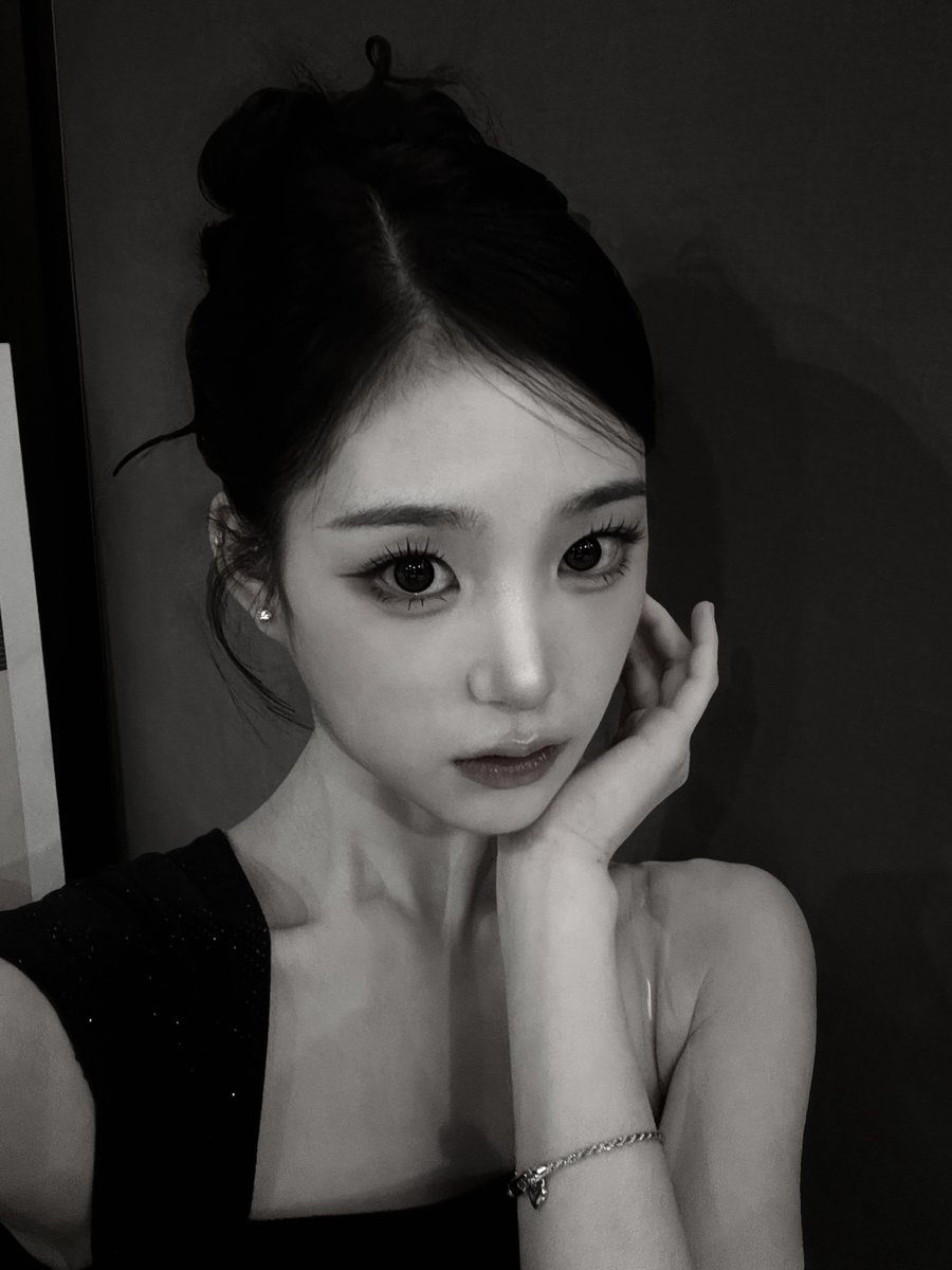 Behind-the-scenes cut of tripleS