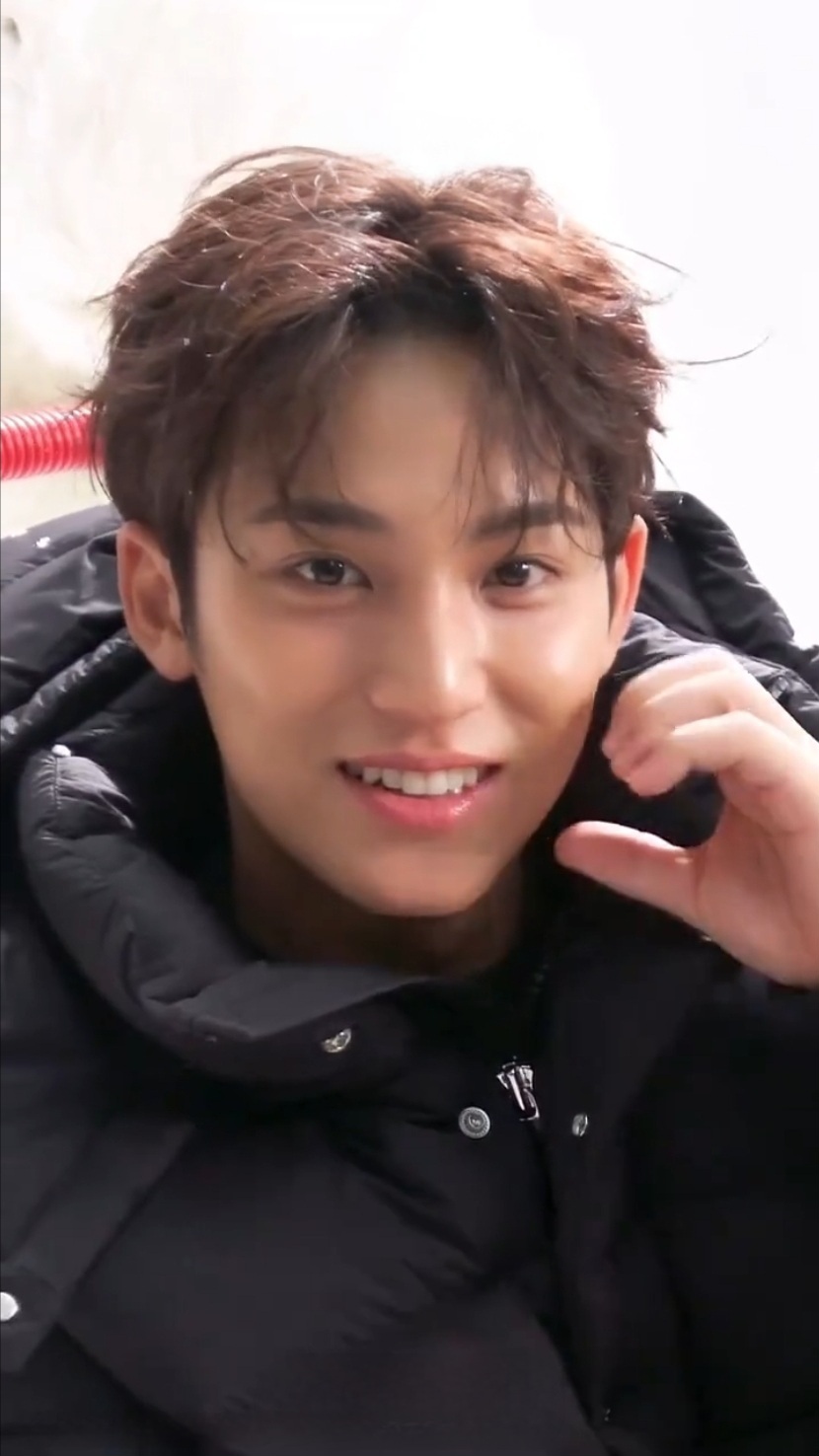 A moment captured by Mingyu (SEVENTEEN)'s fan