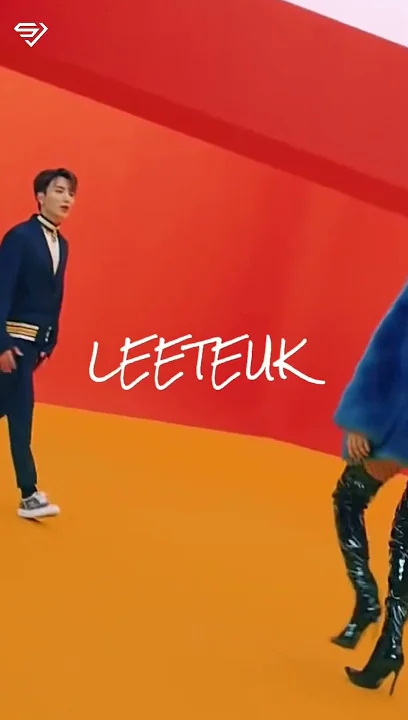 A moment captured by Leeteuk (Super Junior)'s fan