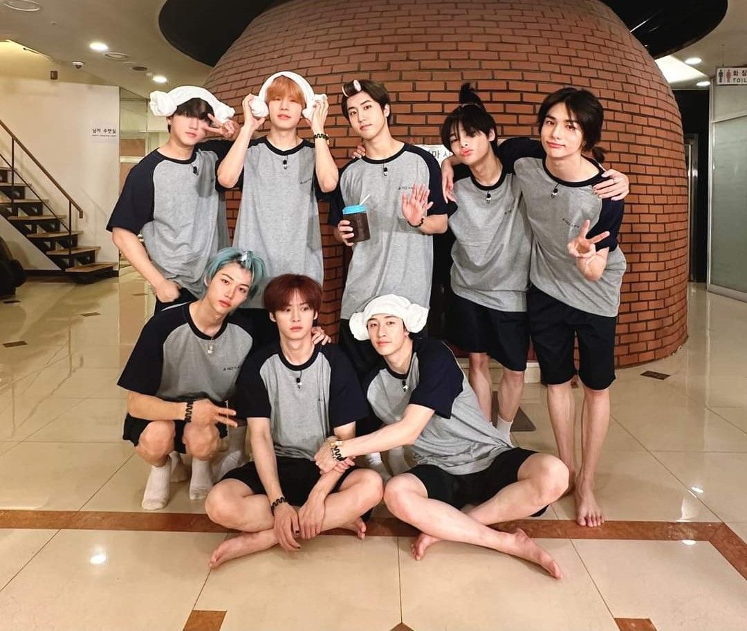 Behind-the-scenes cut of Stray Kids