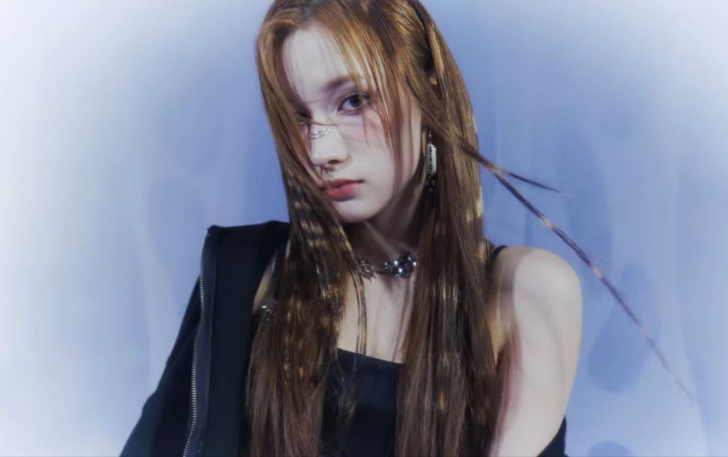 Behind-the-scenes cut of Huening Bahiyyih (Kep1er)