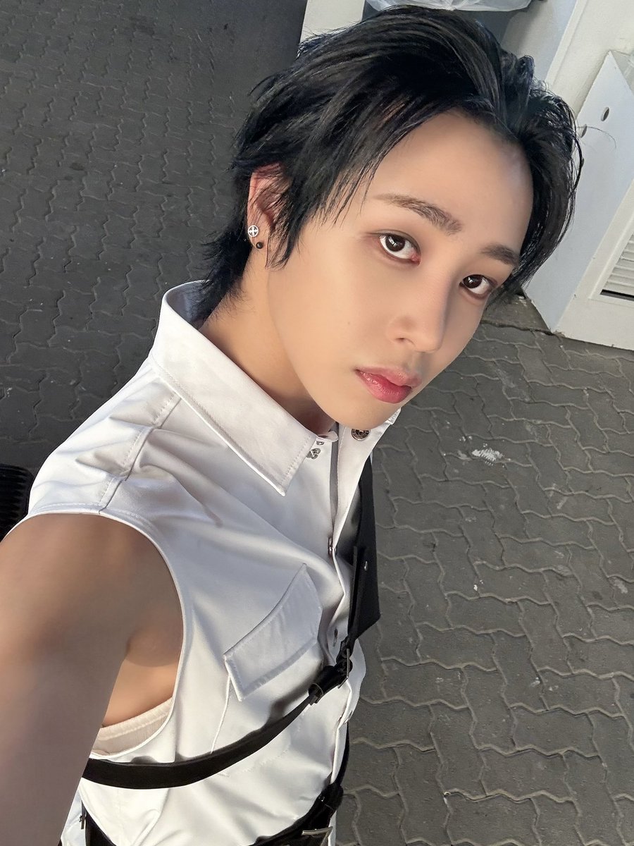 Behind-the-scenes cut of Xikers