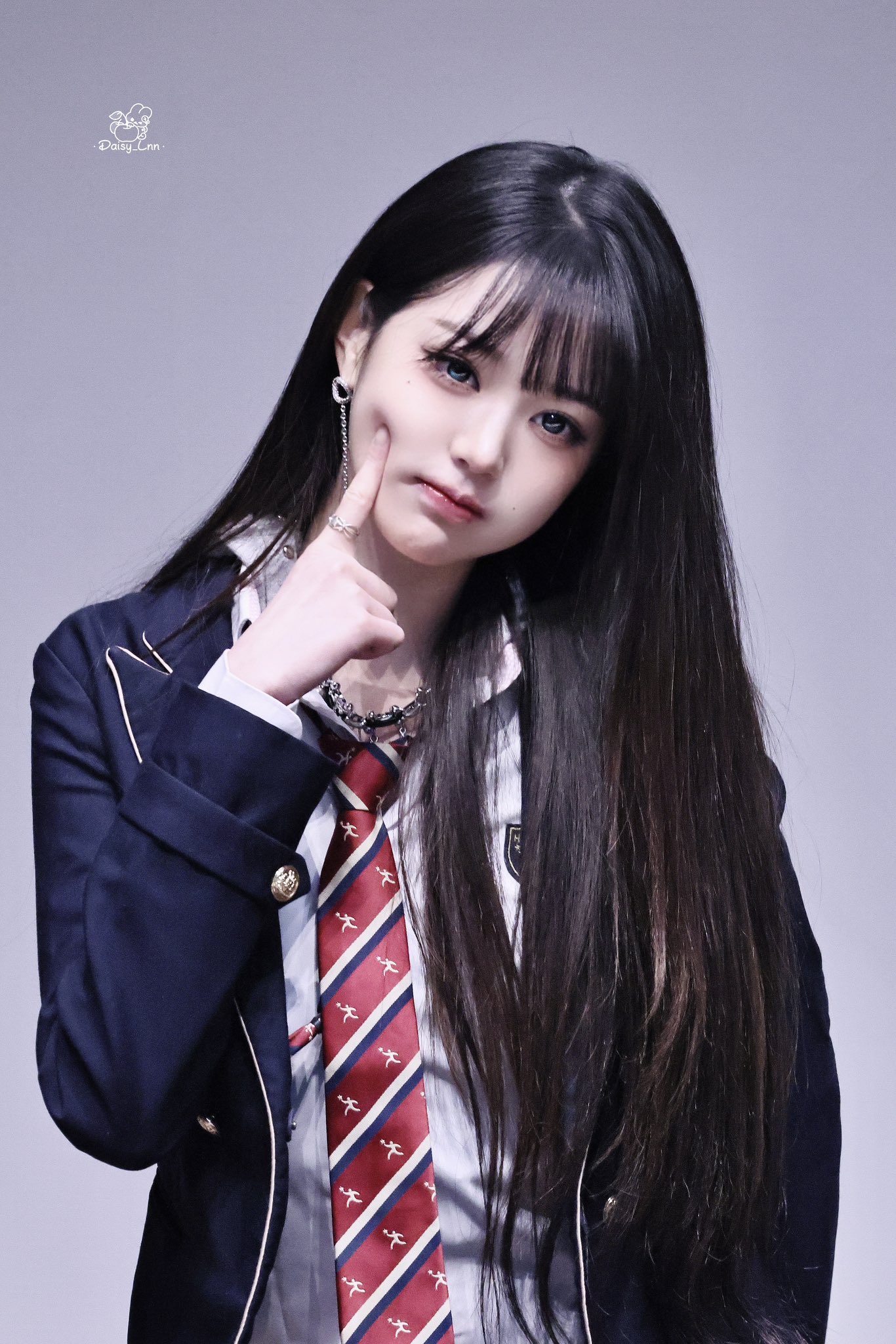 Behind-the-scenes cut of Jang Wonyoung (IVE)