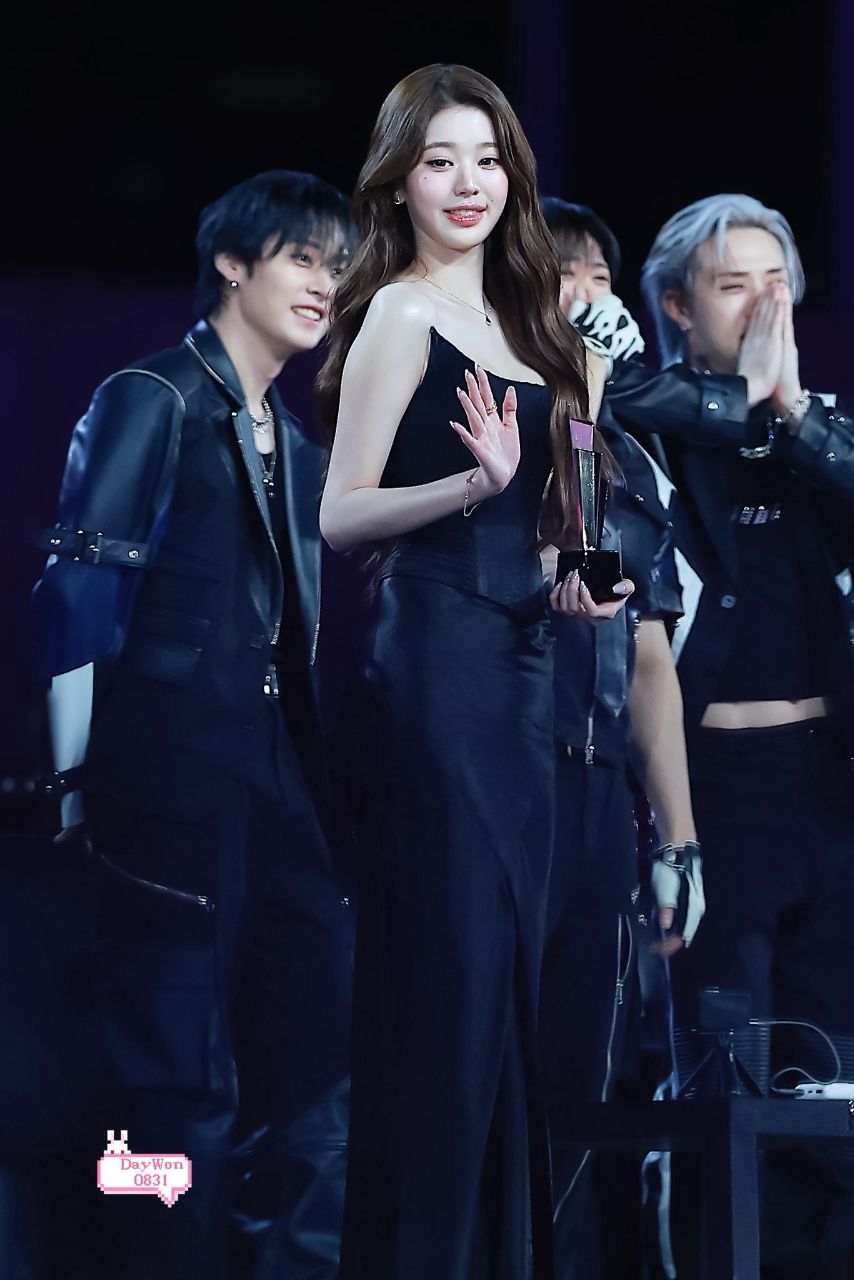 Recent activity shot of Jang Wonyoung (IVE)