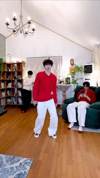 A moment captured by Hyeongjun (CRAVITY)'s fan