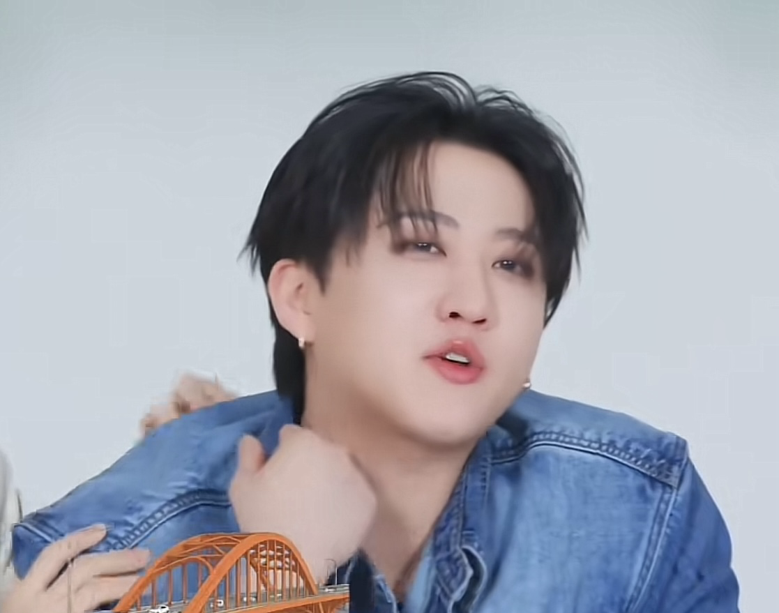 Behind-the-scenes cut of Changbin (Stray Kids)