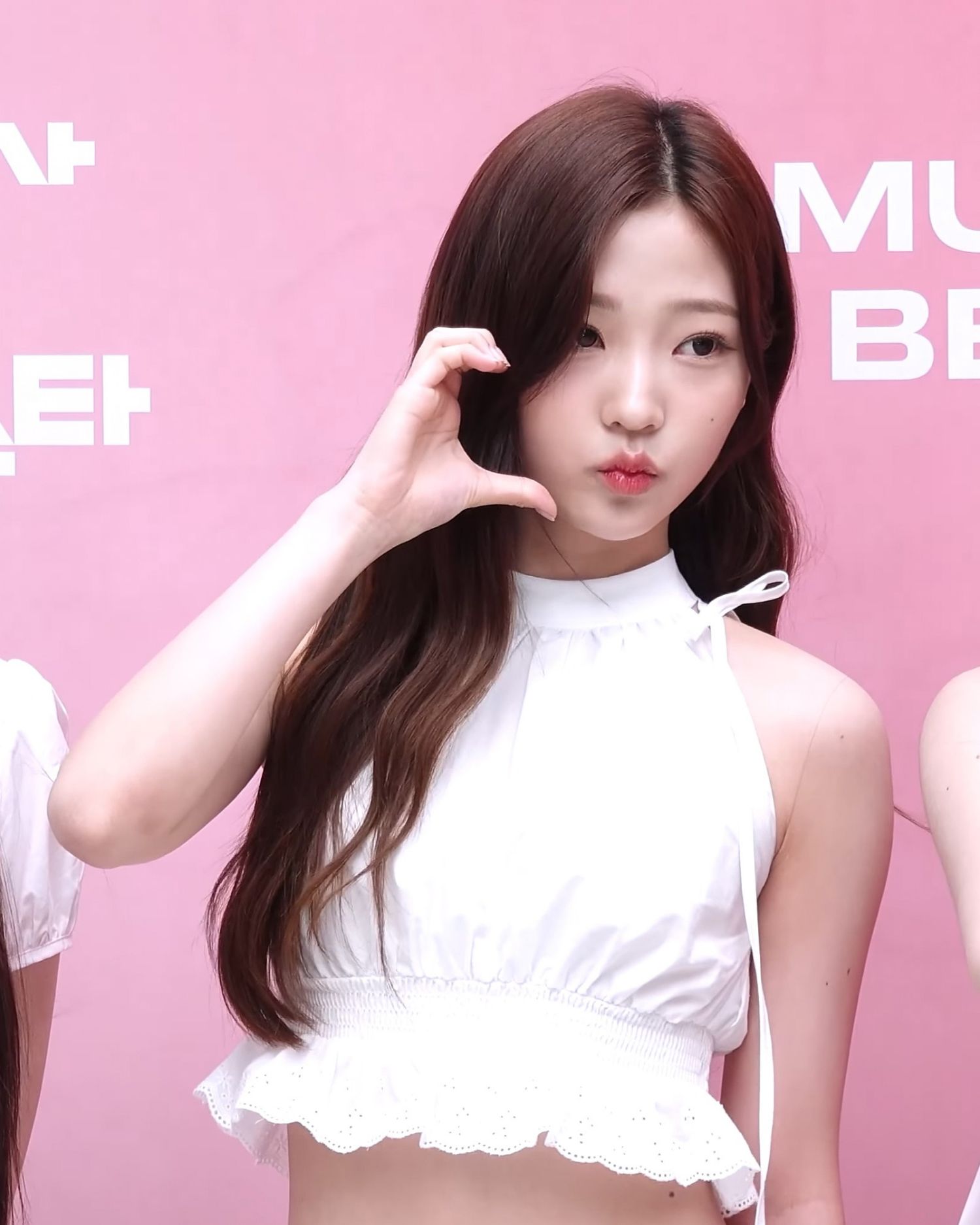 Behind-the-scenes cut of Stella (Hearts2Hearts)