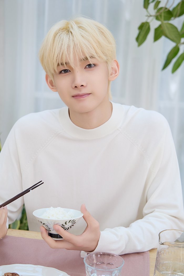 Recent activity shot of Jo (&TEAM)