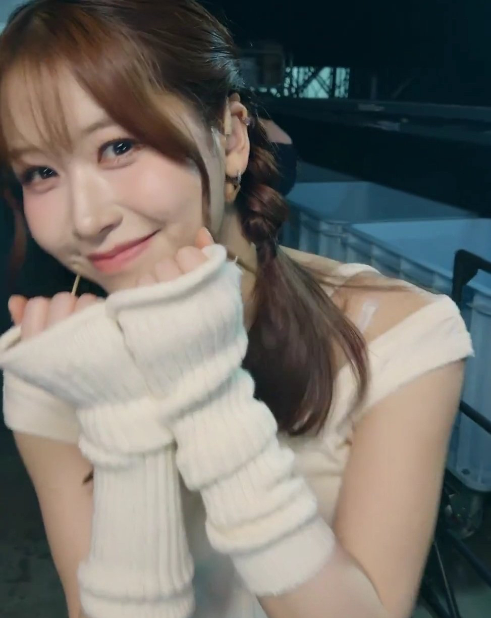 Recent activity shot of Kasahara Momona (ME:I)