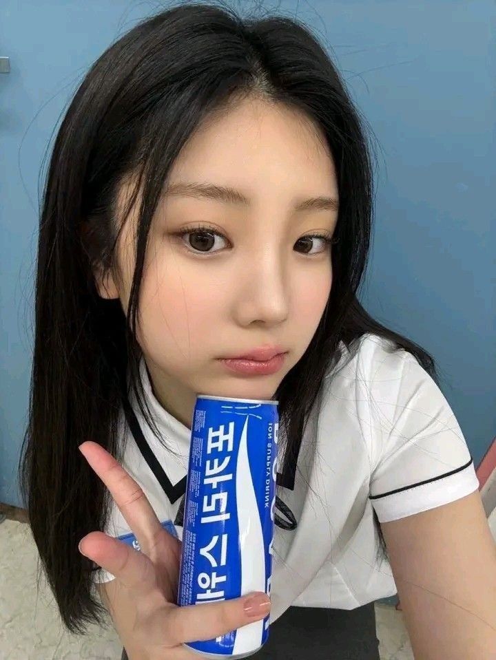 Behind-the-scenes cut of Wonhee (ILLIT)