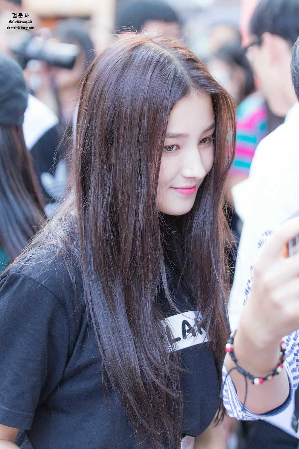 Latest photo of Nancy (MOMOLAND)