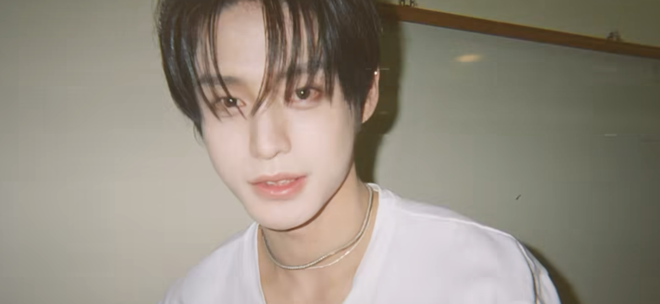 김지웅 (제로베이스원)의 비하인드 컷