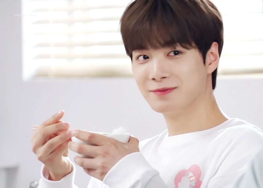 A moment captured by Kim Jonghyeon's fan