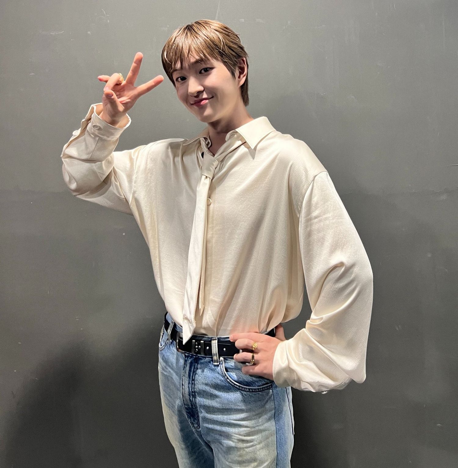 Behind-the-scenes cut of Onew (SHINee)