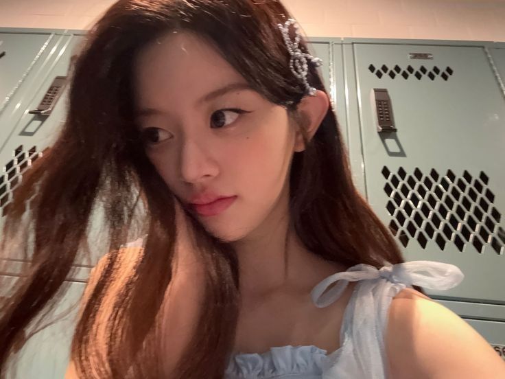Behind-the-scenes cut of Minju (ILLIT)